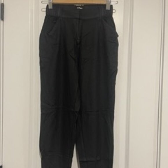 Black High-Waisted Pleated Cropped Pants - Picture 1 of 1